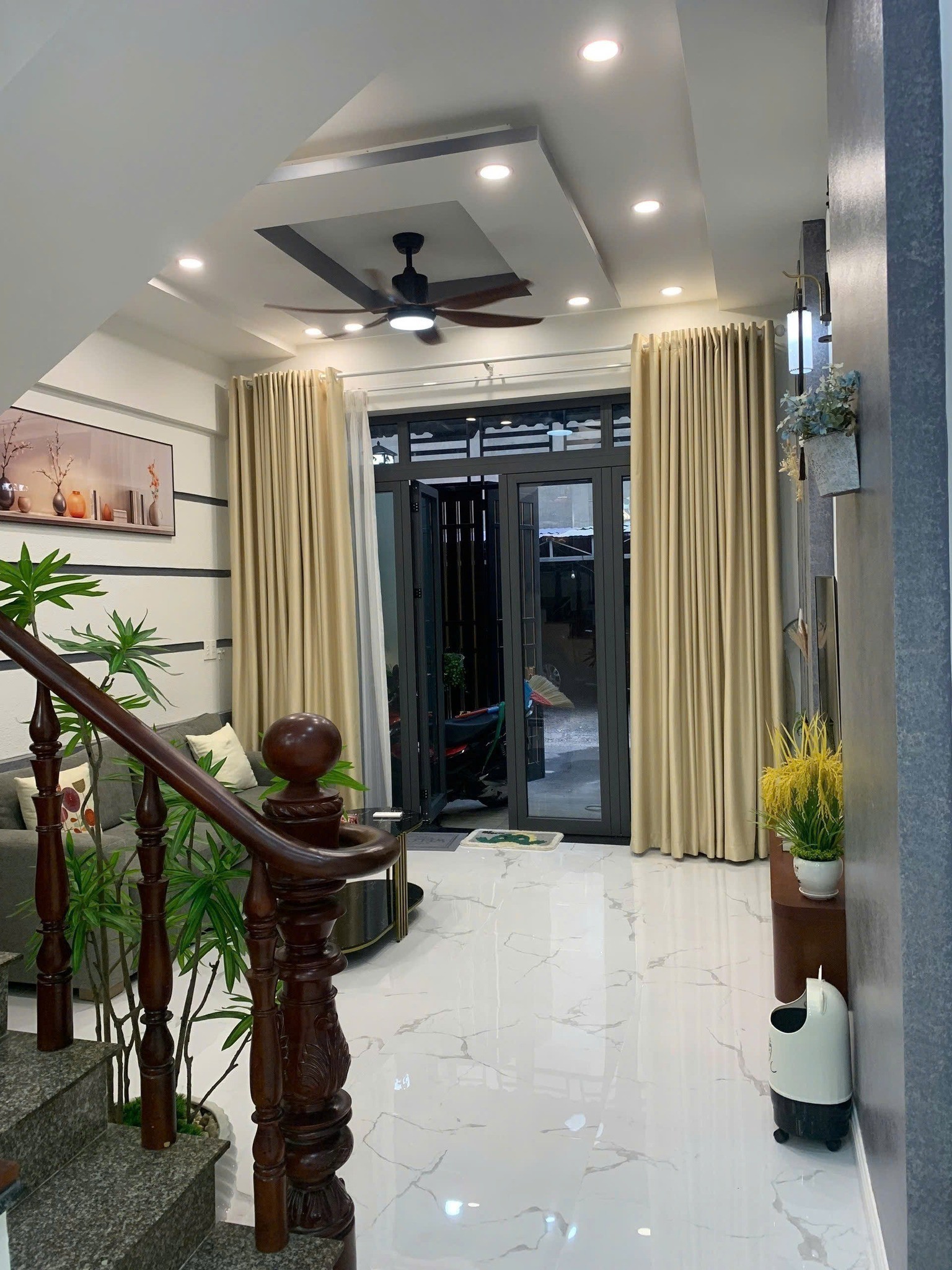CHO THUÊ NHÀ MỚI TINH ĐƯỜNG QUỐC LỘ 13 NGAY PHỞ HUỲNH TRÂM,4PN GIÁ 14TR 3