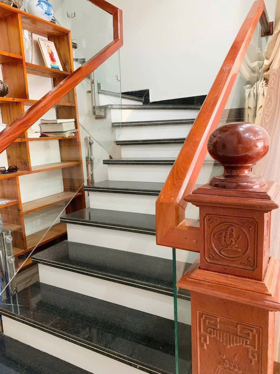 Bán căn nhà mặt phố Vũ Hựu, ph Thanh Bình, TP Hải Dương, 59.4m2, mt 4.02m, 2 tầng, 2 ngủ, 3.9x tỷ 5