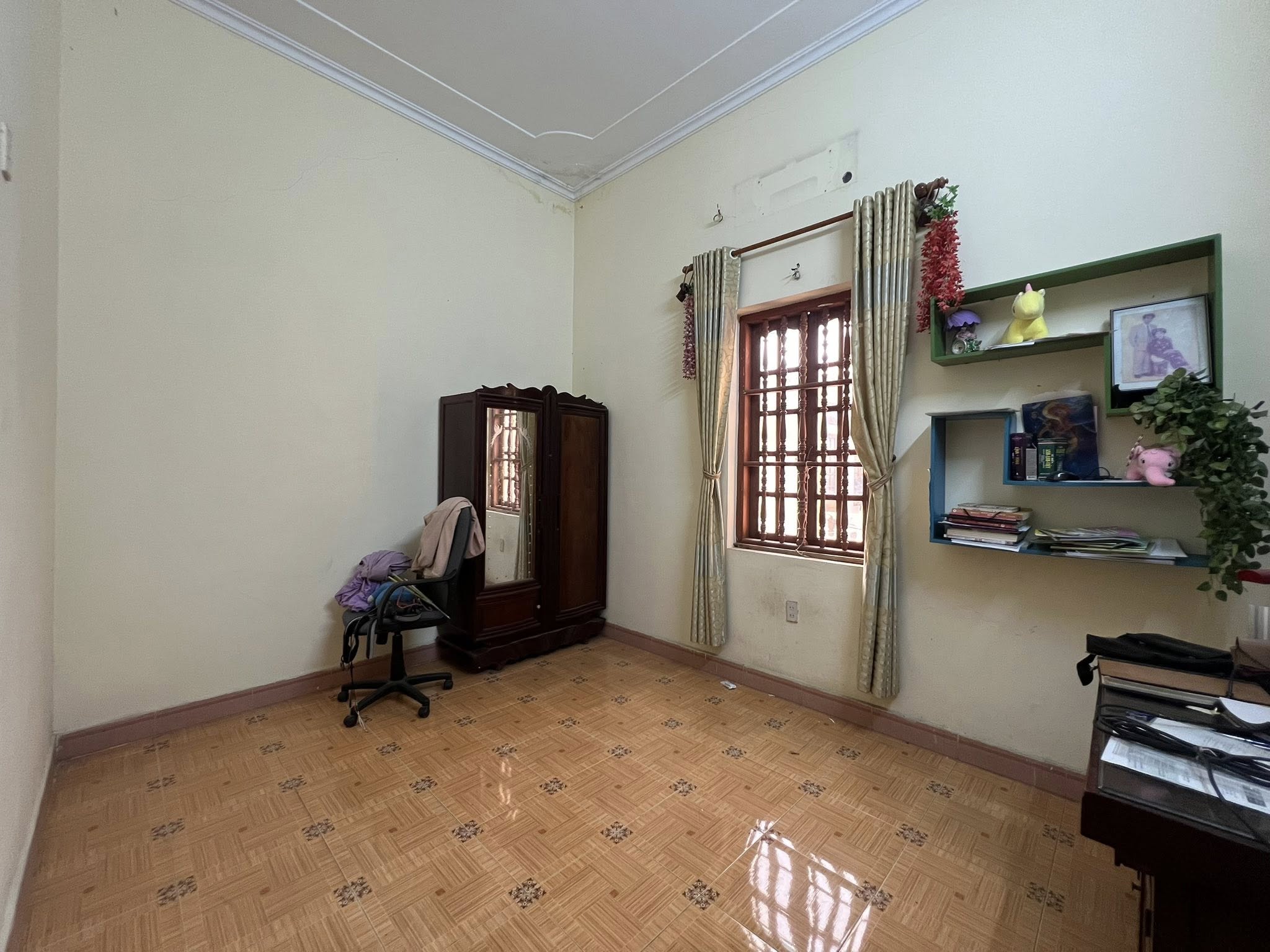 Bán căn nhà 3 tầng mặt phố gần viện Đông Y, ph Hải Tân, TP HD, 103.2m2, mt 4.5m, 3 ngủ, chỉ 4.3x tỷ 5