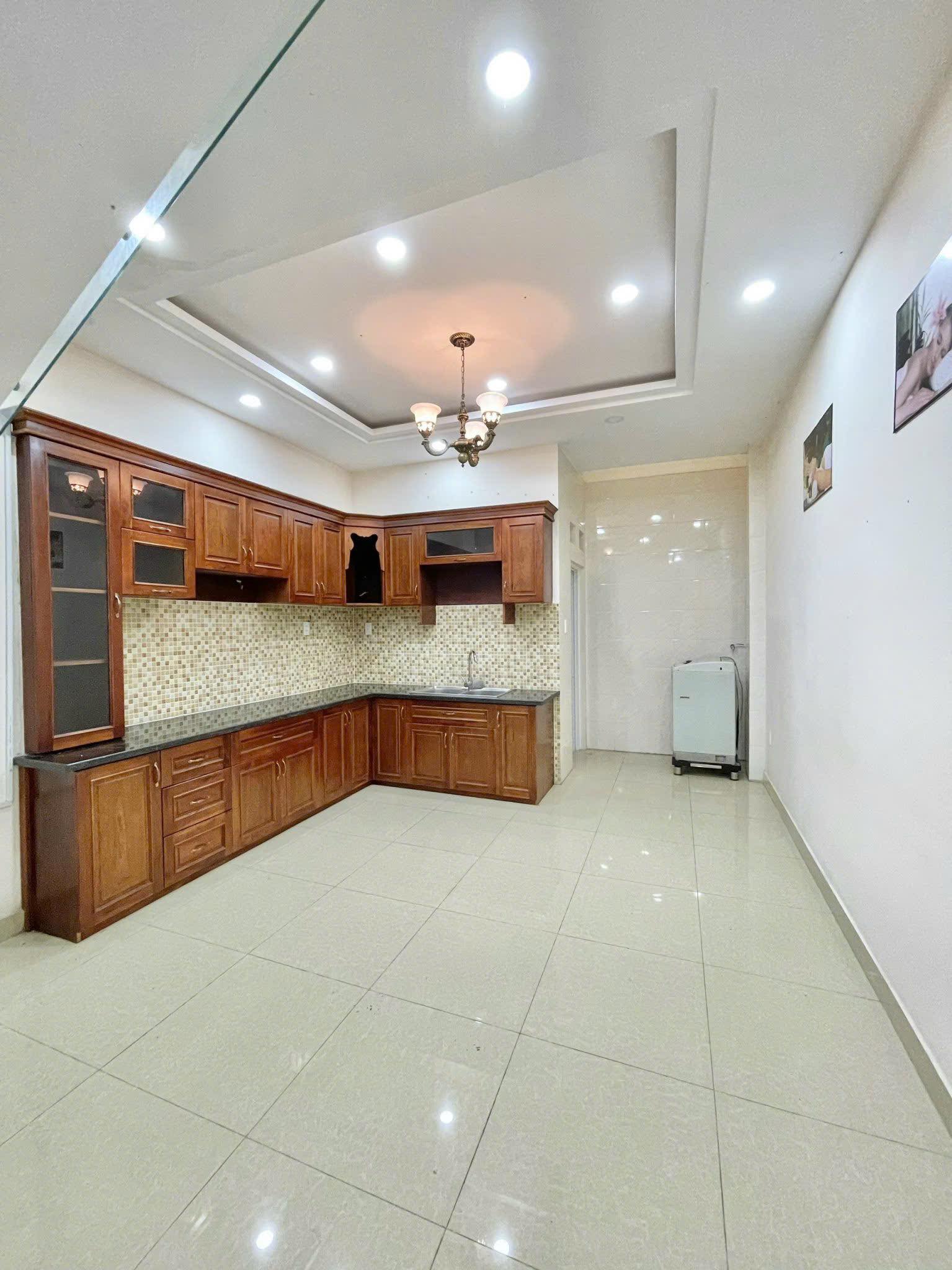 NGUYÊN CĂN HẺM XE HƠI ĐỐI DIỆN VẠN PHÚC,4PN GIÁ 16TR 4