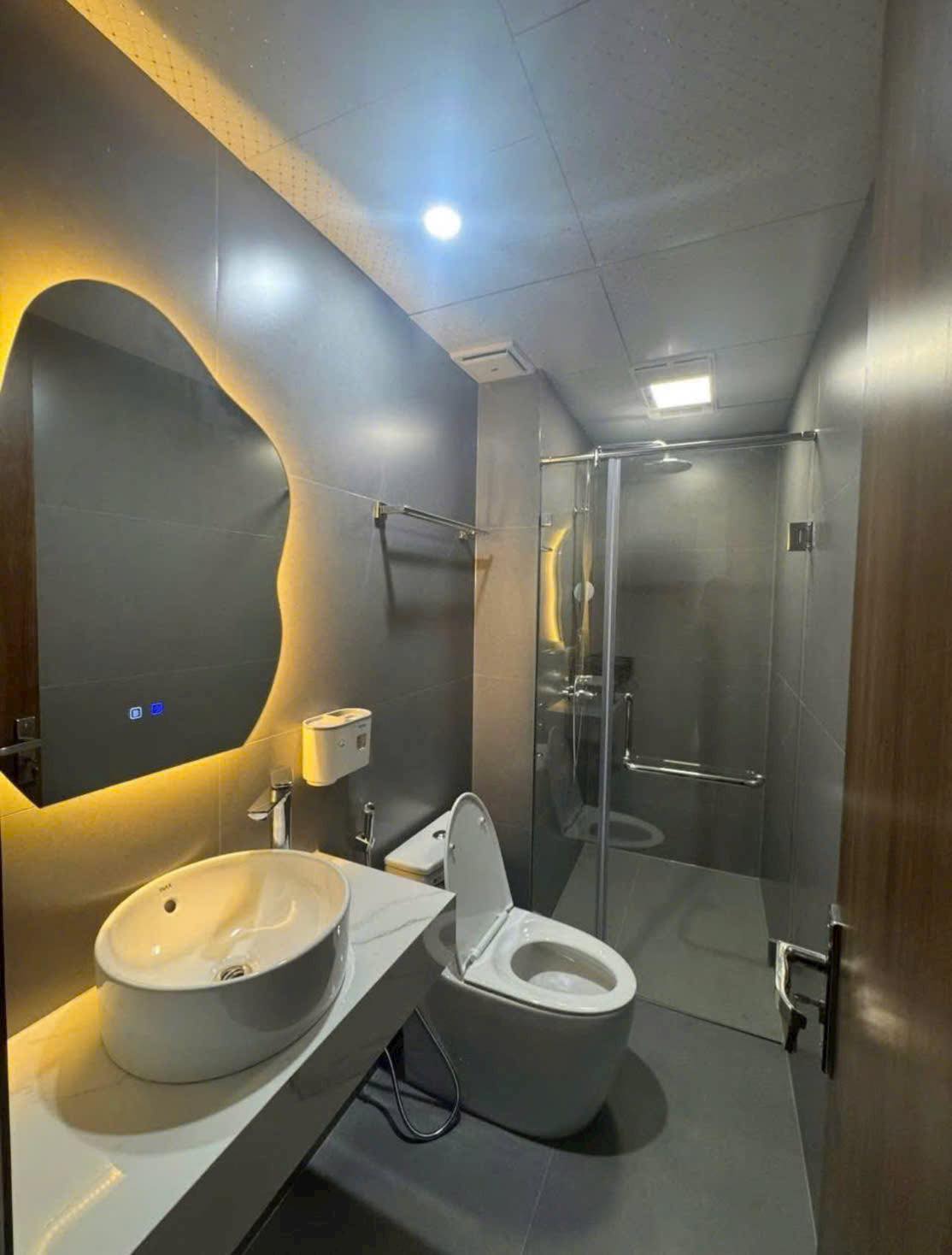 Bán căn nhà 3.5 tầng mặt phố KĐT Tân Phú Hưng, TP Hải Dương, 67.5m2, mt 4.5m, 4 ngủ 5