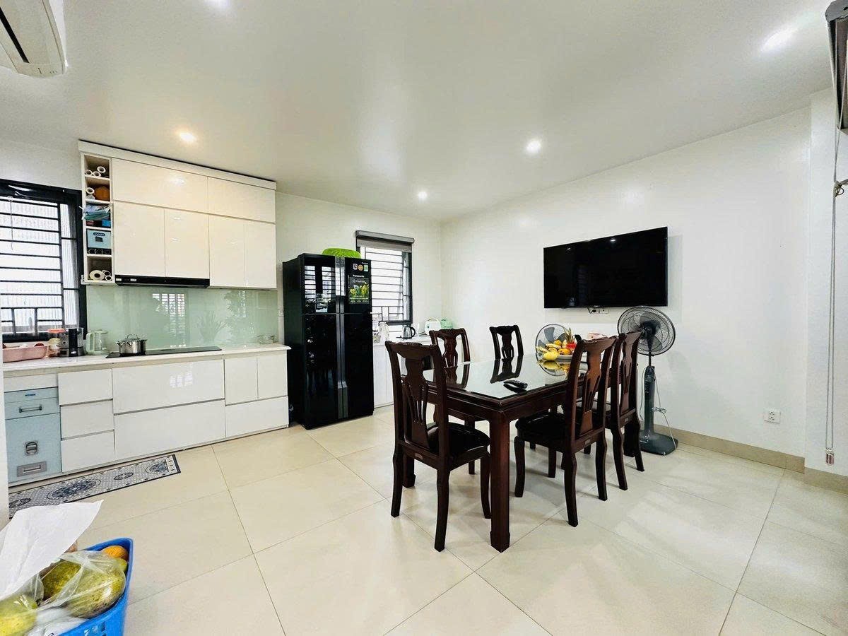 Bán shophouse villa An Vương đẹp 4 tầng mặt đường Lê Quang Đạo, 180m2, MT 9m, thang máy, kinh doanh 4
