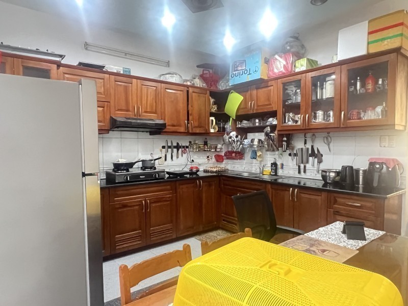 Bán nhà mặt phố đường 263, Tăng Nhơn Phú A, Thủ Đức, TP HCM. DT 85m2, 4 tầng. Giá 7.2 tỷ, SHR 3
