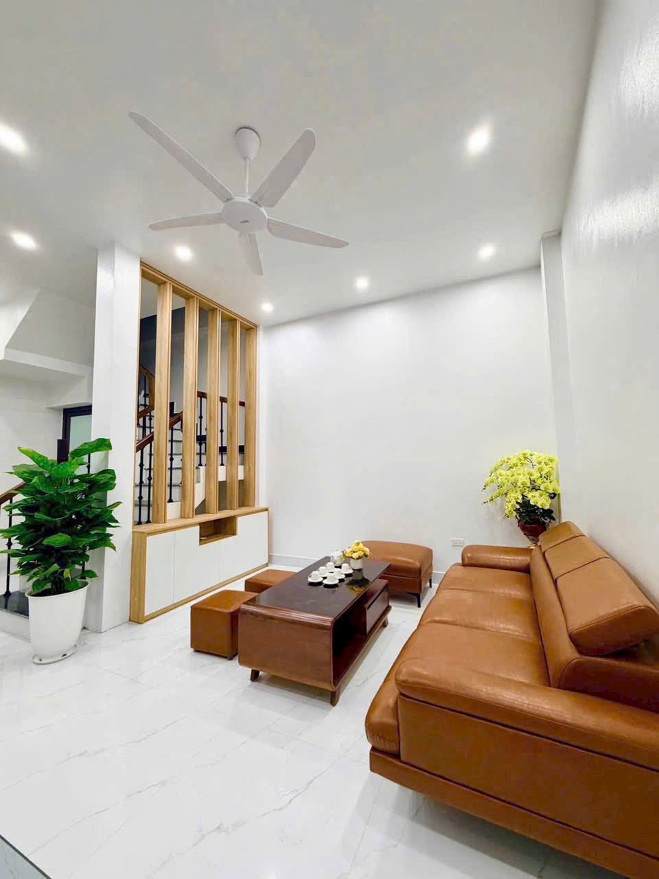 Bán 6 căn nhà ngõ phố Quyết Thắng, ph Bình Hàn, TP Hải DƯơng, 42m2, 3 ngủ, 3 tầng, giá chỉ từ 2.15 6