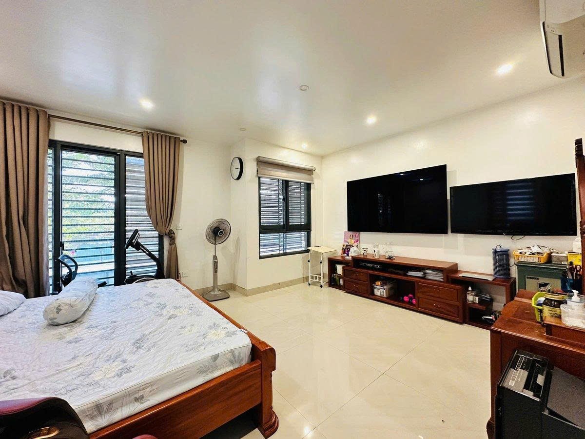 Bán shophouse villa An Vương đẹp 4 tầng mặt đường Lê Quang Đạo, 180m2, MT 9m, thang máy, kinh doanh 5