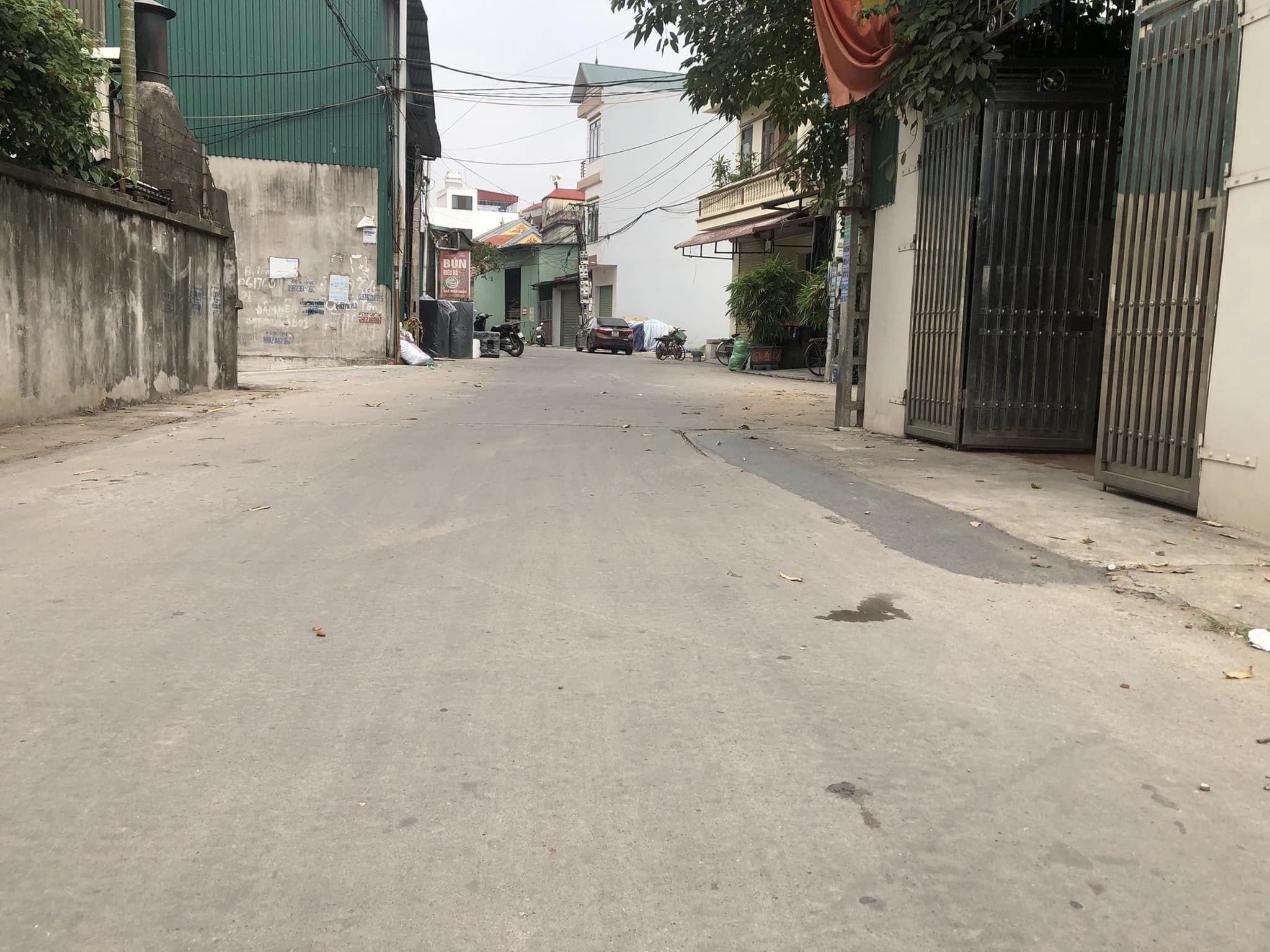 Cần bán lô đất cực đẹp, 52m Thôn cầu, Lạc Đạo, đường thông, ô tô vào, lh 0835459289