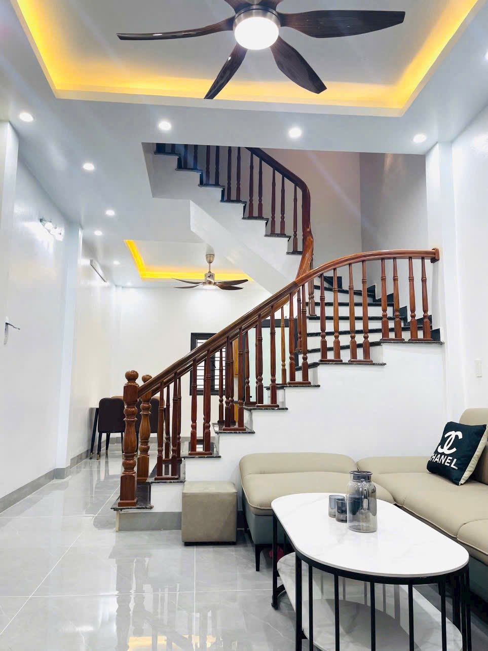 Bán 6 căn nhà ngõ phố Quyết Thắng, ph Bình Hàn, TP Hải DƯơng, 42m2, 3 ngủ, 3 tầng, giá chỉ từ 2.15 7
