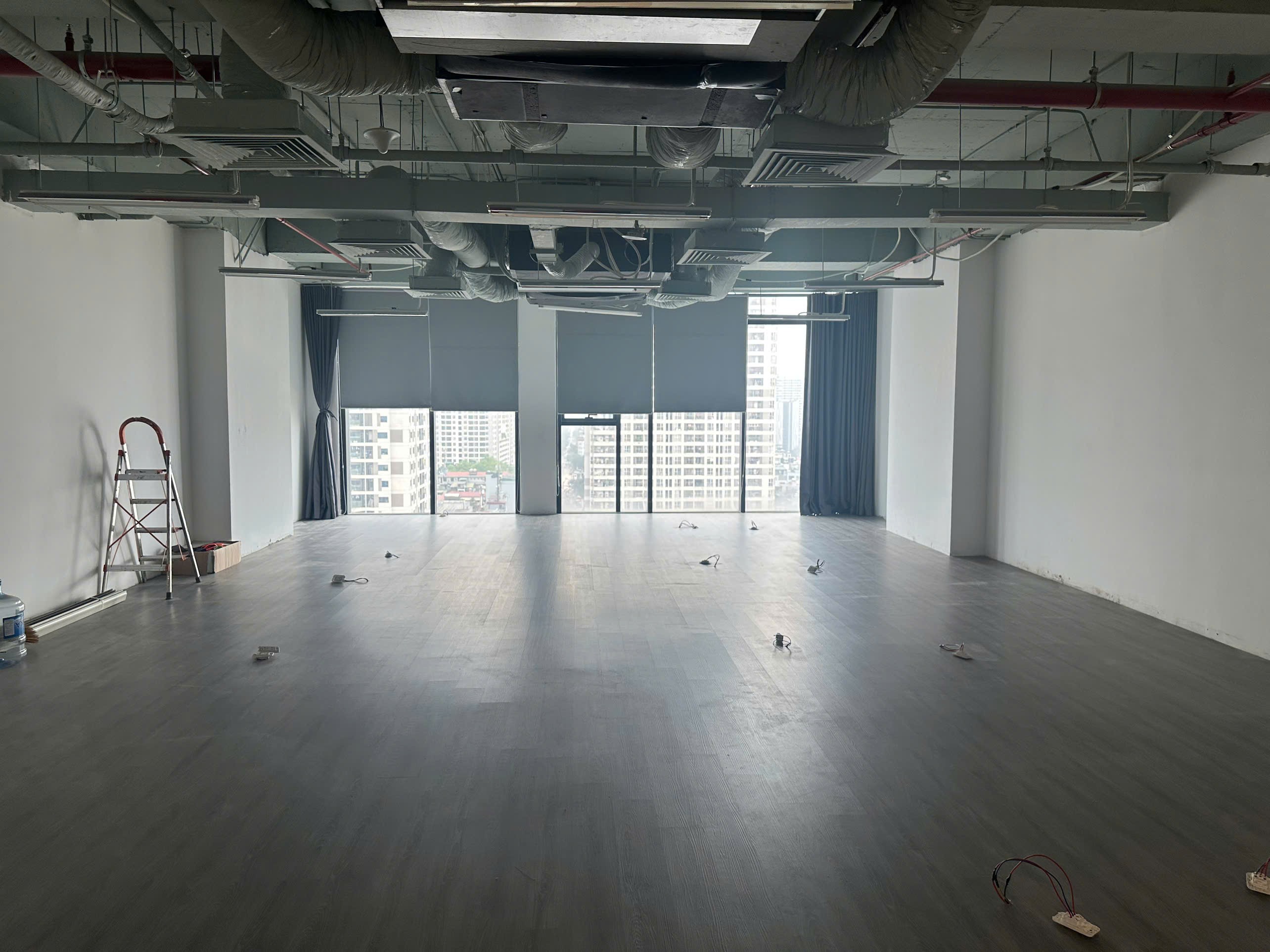 CHO THUÊ VP VIEW ĐẸP 105M2 TÒA GOLDEN LAND VỚI VỊ TRÍ ĐẮC ĐỊA, THIẾT KẾ HIỆN ĐẠI 5