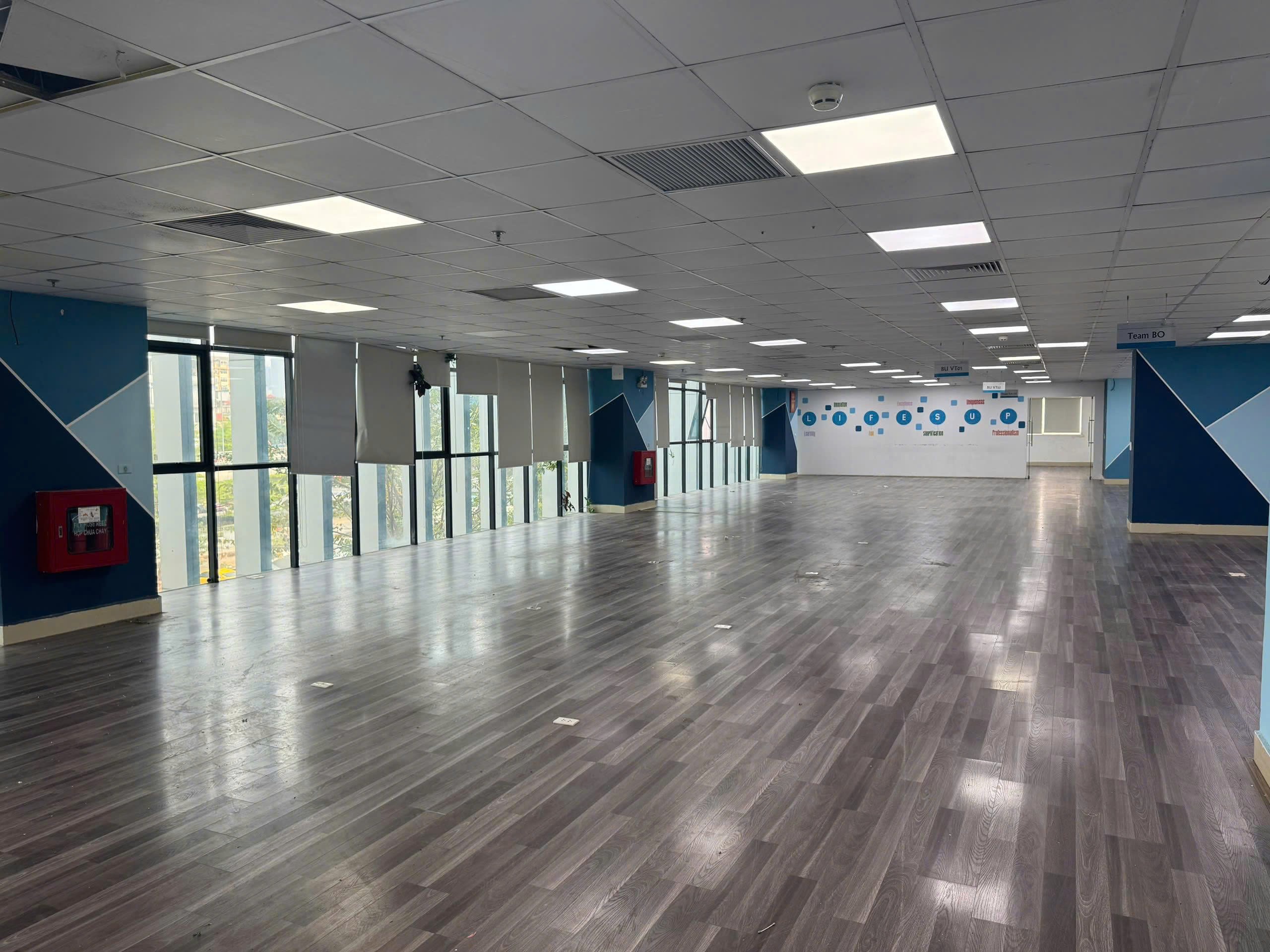 VĂN PHÒNG 430M2 MẶT TIỀN NGÃ TƯ HOÀNG QUỐC VIỆT VỚI GIÁ ALL-IN CỰC HỢP LÝ 8