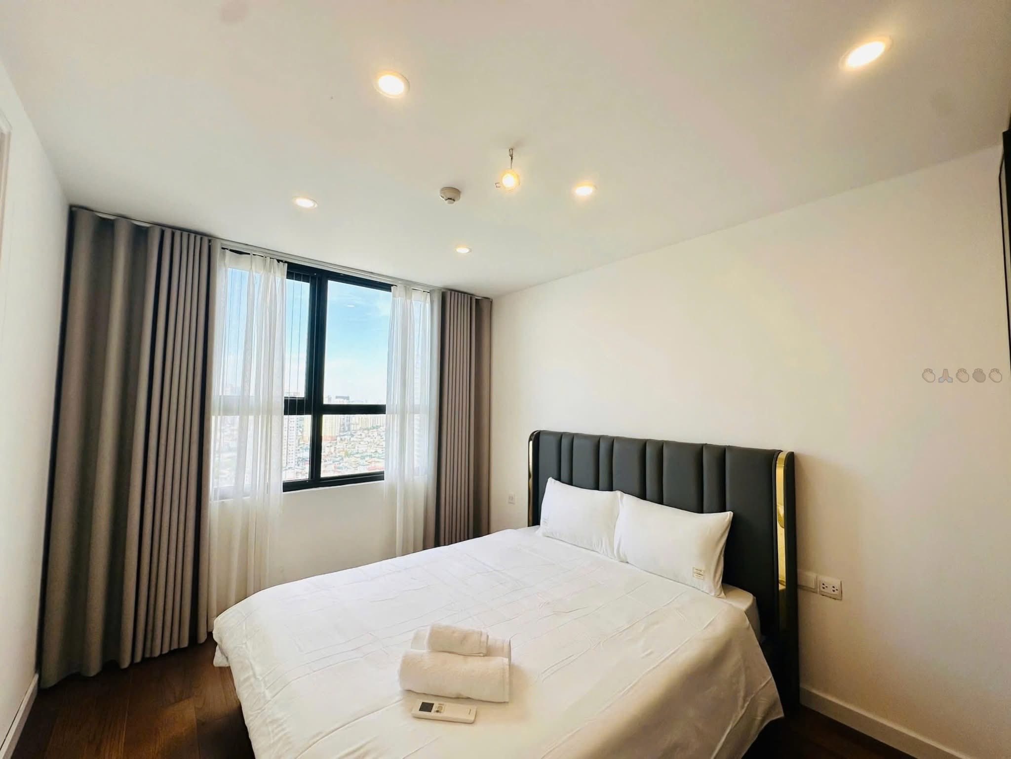 Bán căn 2PN trực diện view hồ Vinhomes D'Capitale, giá 10.x tỷ 2