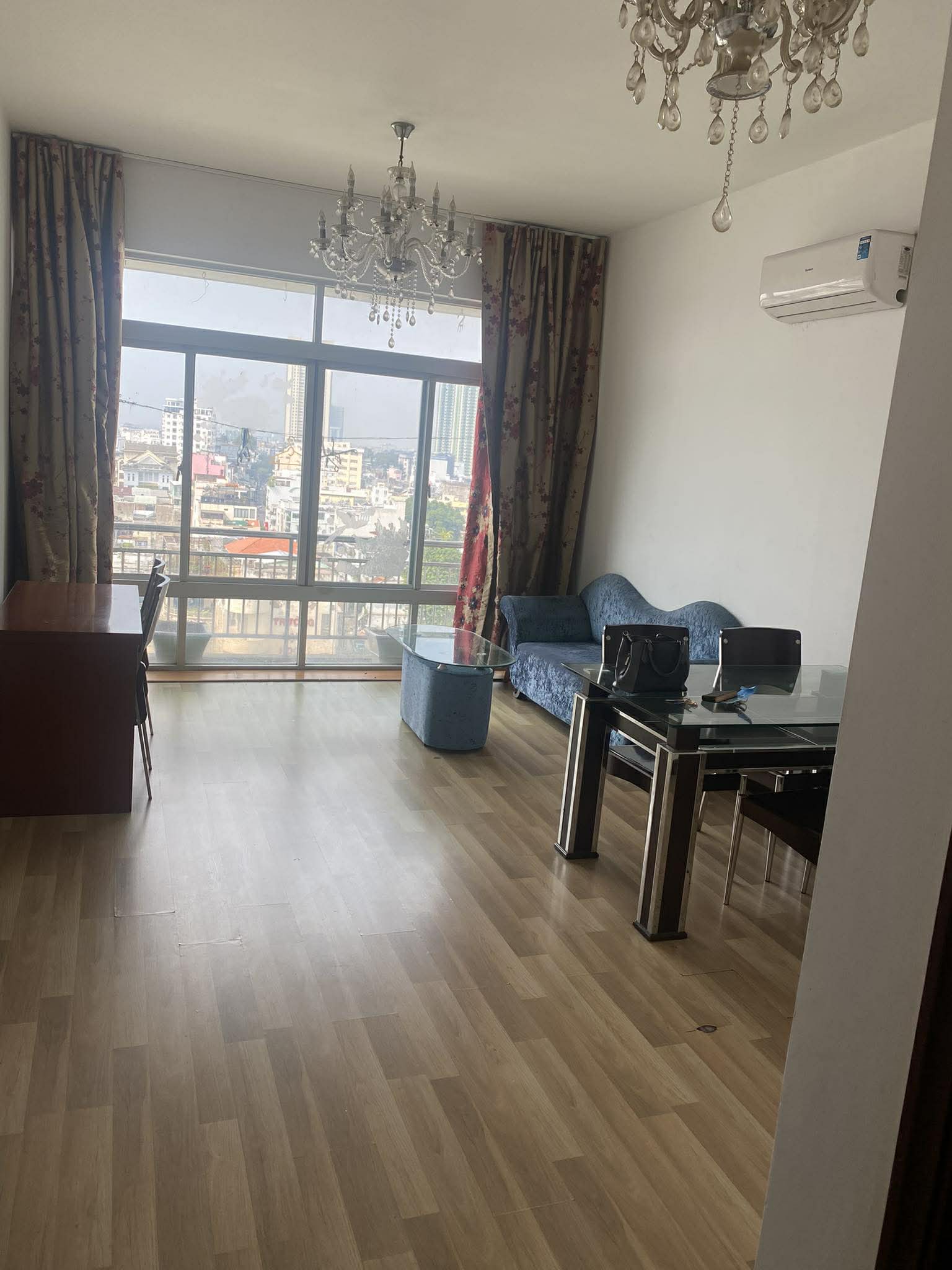 Cần cho thuê Căn hộ Tản Đà court Quận 5, Dt : 80 m2, 2PN, 2WC, Giá : 12.5 tr/th, Có Nội Thất