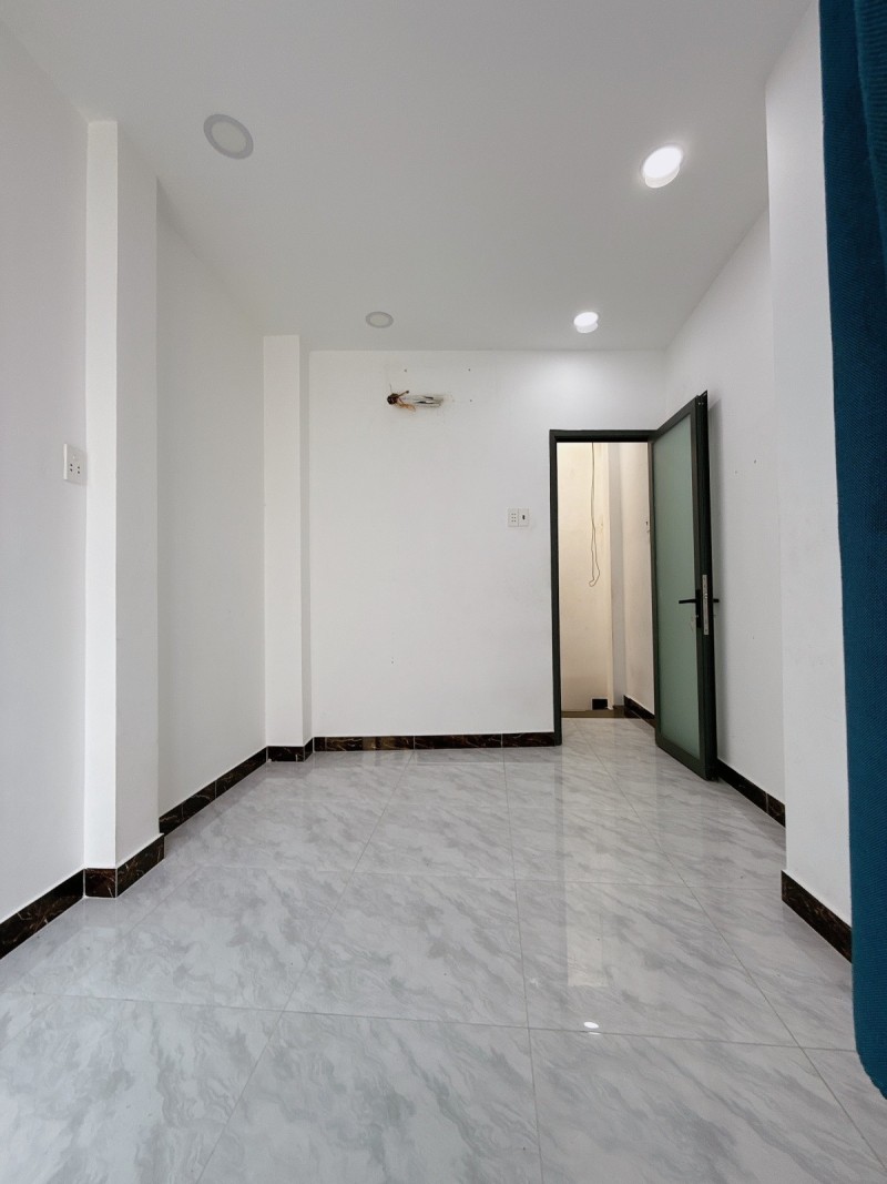 ÔNG ÍCH KHIÊM Q11 23M2 2 TẦNG 2PN 2WC SHR CHỈ 3.2 TỶ 6