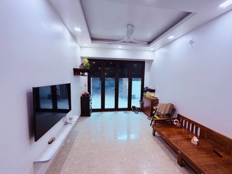 BÁT KHỐI – Ô TÔ ĐỖ CỬA – FULL NỘI THẤT – 2 THOÁNG 2