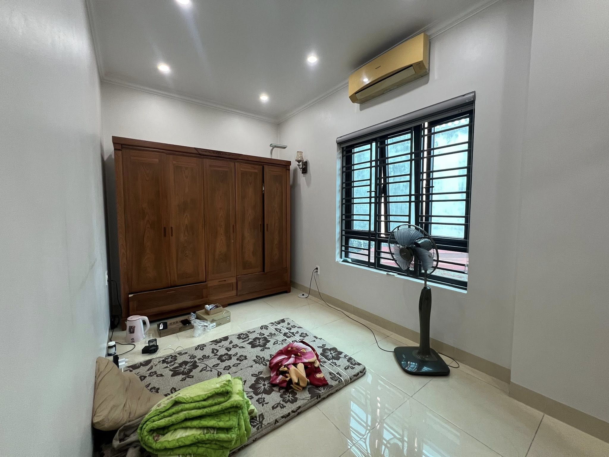 Bán căn nhà 4 tầng lô góc, thang máy, mặt phố phường Trần Hưng Đạo, TP HD, 73.3m2, mt 6m 8
