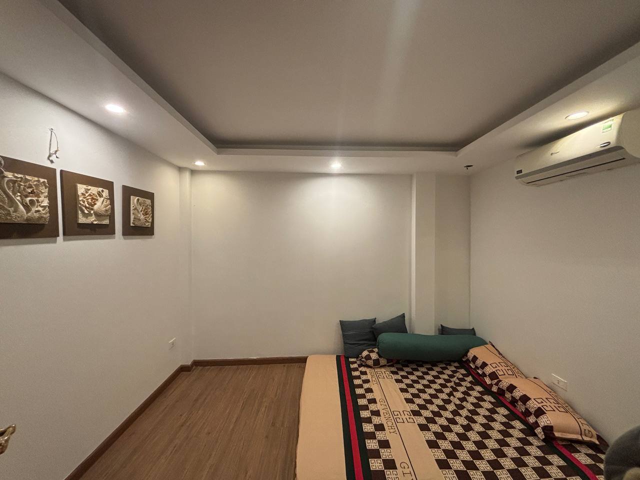 TRUNG TÂM LONG BIÊN-NHÀ MẶT HỒ TAI TRÂU-LÔ GÓC-45M 5T 13xTỶ-FULL NỘI THẤT-KINH DOANH 3