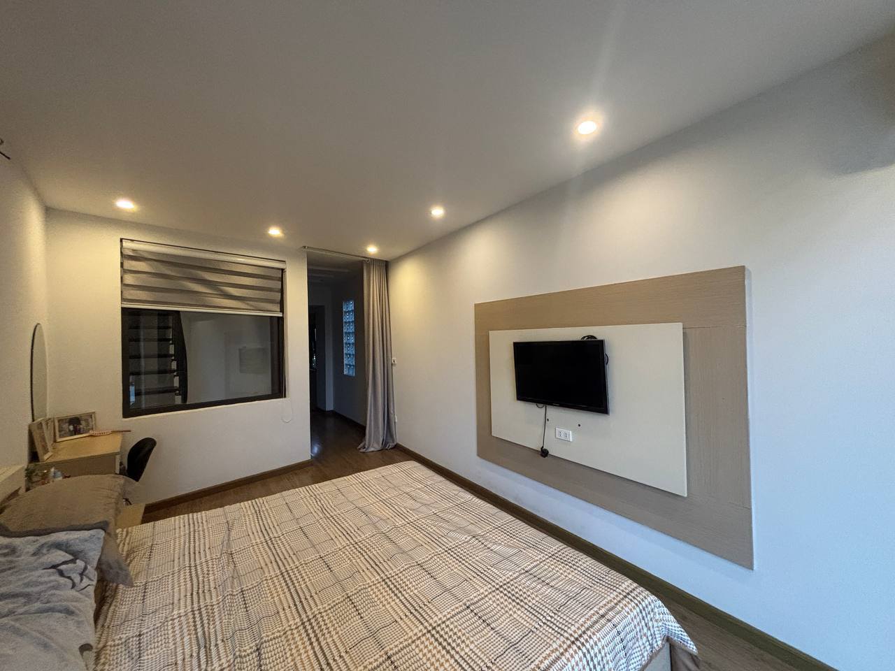 BÁN NHÀ MẶT HỒ TAI TRÂU-LONG BIÊN-LÔ GÓC-45M 5T 13xTỶ-FULL NỘI THẤT-KINH DOANH 6