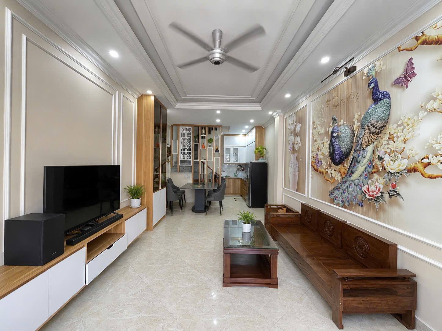 TRUNG TÂM HOÀNG MAI-SỔ ĐẸP PHÂN LÔ-38Mx5T-ÔTÔ VÀO NHÀ-15M RA MẶT PHỐ LĨNH NAM