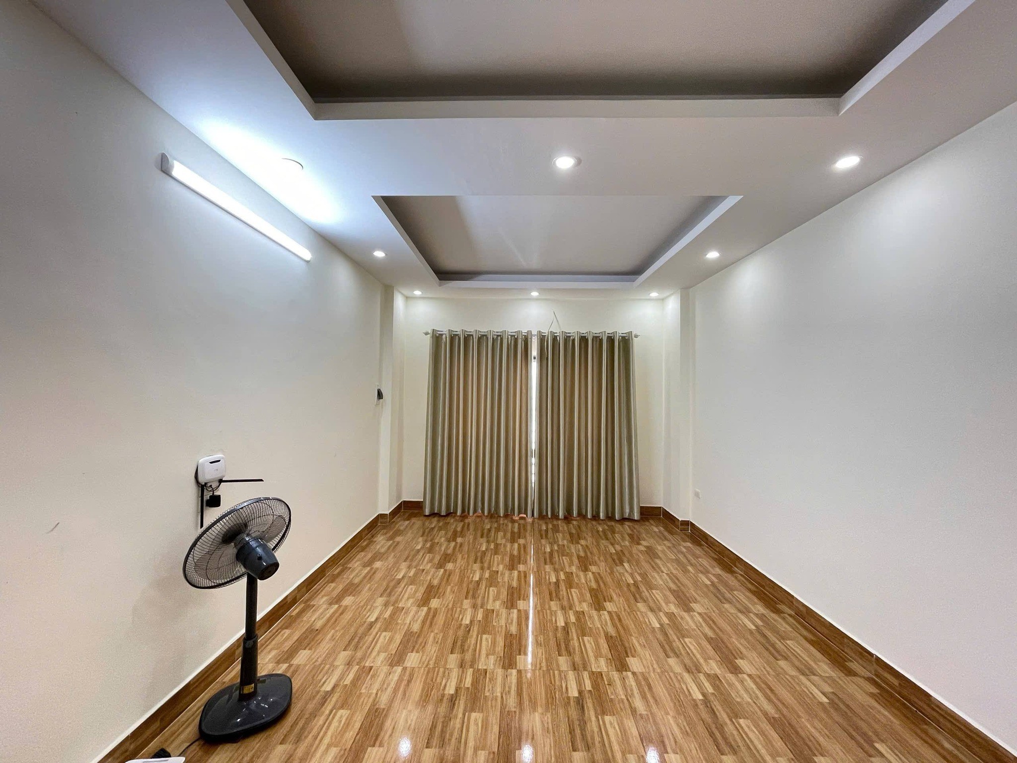 TRUNG TÂM HOÀNG MAI-SỔ ĐẸP PHÂN LÔ-38Mx5T-ÔTÔ VÀO NHÀ-15M RA MẶT PHỐ LĨNH NAM 3