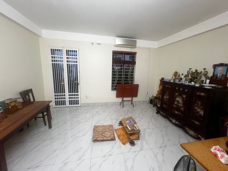 Sang Mỹ Định Cư - Bán Nhà Giang Biên 75m2 x 5 Tầng – Đường 13,5m, Gần Trường Chợ 2