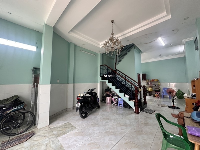 Bán nhà  đường Nguyễn Duy Trinh, Phường Long Trường, Q9, Thủ Đức. DT 64m2, 3 tầng, SH. Giá  5.65 tỷ 2