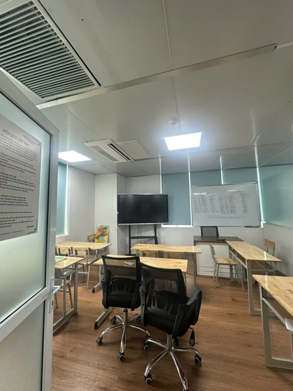 Cho thuê văn phòng 150m2 tại phố 249 Thụy Khuê – khu vực trung tâm, thuận tiện di chuyển 8