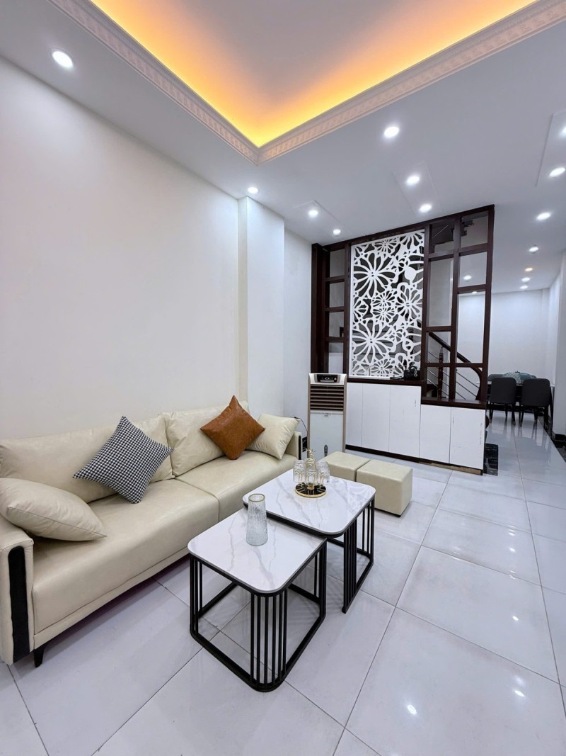 NGỌC THỤY – Ô TÔ ĐỖ CỬA – FULL NỘI THẤT CAO CẤP – GẦN KHAI SƠN CITY 2