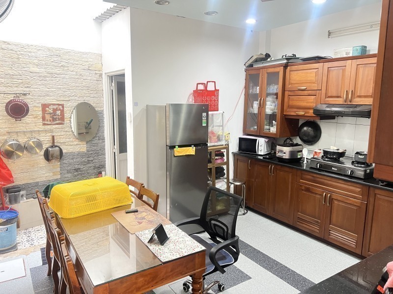 Bán nhà mặt phố đường 263, Tăng Nhơn Phú A, Thủ Đức, TP HCM. DT 85m2, 4 tầng. Giá 7.2 tỷ, SHR