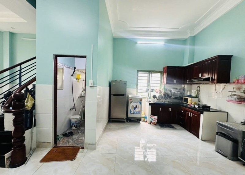 Bán nhà  đường Nguyễn Duy Trinh, Phường Long Trường, Q9, Thủ Đức. DT 64m2, 3 tầng, SH. Giá  5.65 tỷ 3