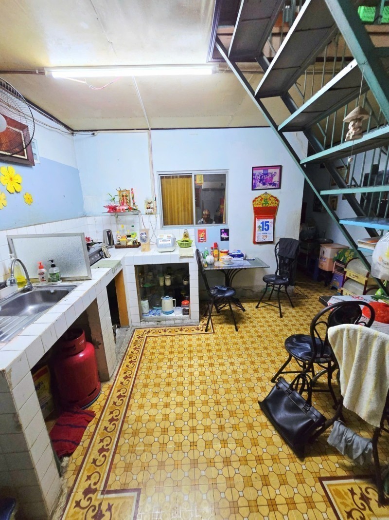 Bán nhà mặt phố đường số 5, Phước Bình, Q9, Thủ Đức, TP HCM. DT 102m2, cấp 4. Giá 9.4 tỷ 2