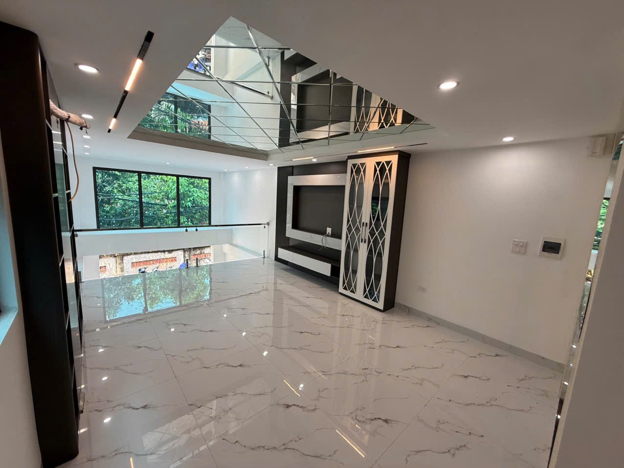 Nhà đẹp Phúc Lợi – Long Biên, diện tích 52m2, có gara ô tô trong nhà, thiết kế hiện đại, sáng
