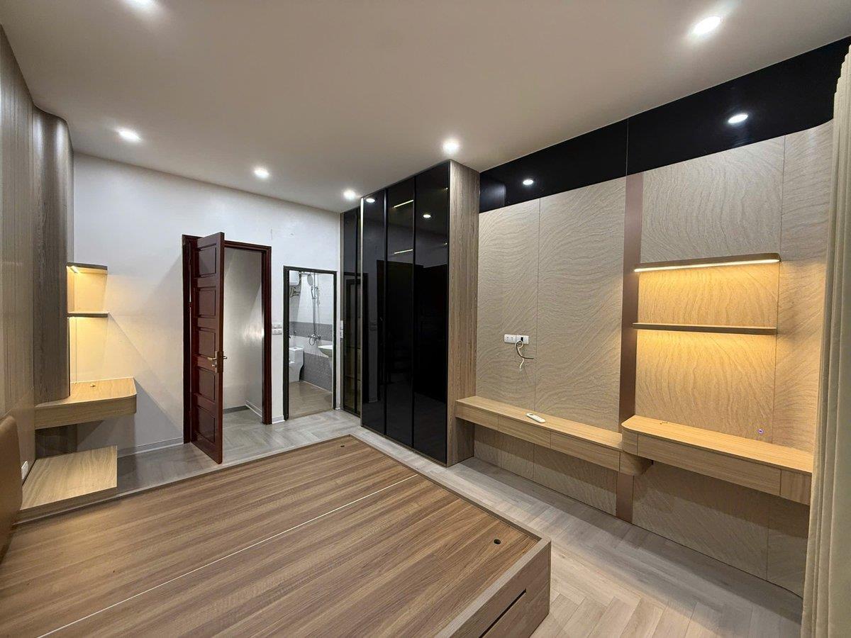 TRUNG TÂM ĐÔNG ĐA - PHỐ NGUYỄN LƯƠNG BẰNG-  5 TẦNG FULL NỘI THẤT - CÁCH 0T0 60M 3