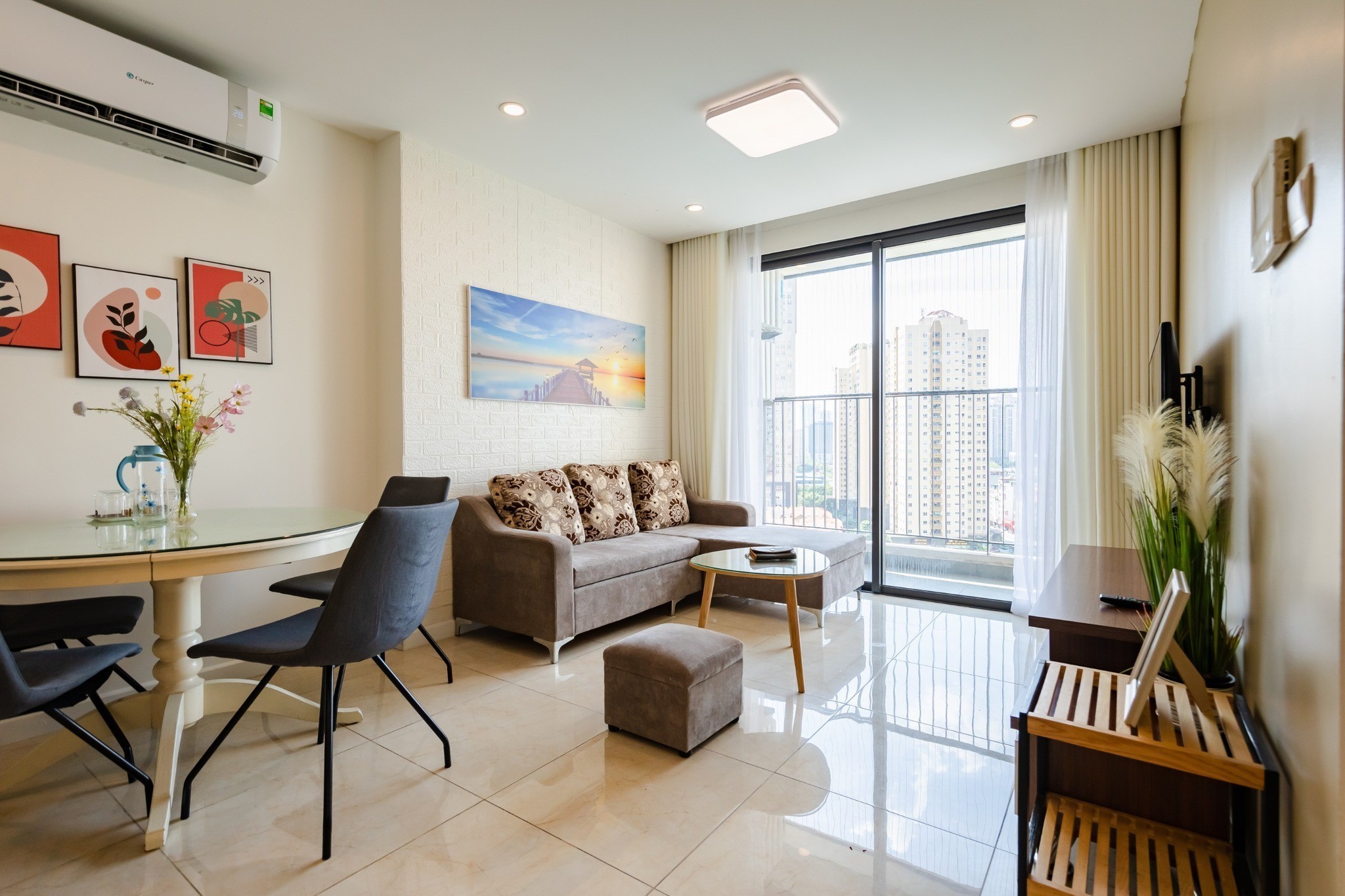 Bán căn 2PN trực diện view hồ Vinhomes D'Capitale, giá 10.x tỷ 4