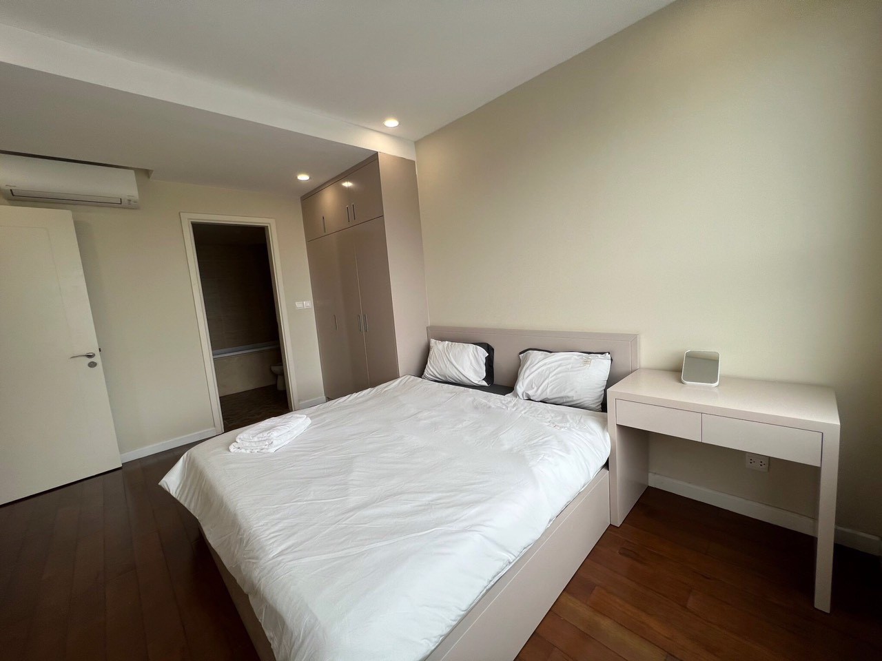B.Á.N Vinhomes D'Capitale Trần Duy Hưng căn hộ 3PN - VIEW HỒ 2