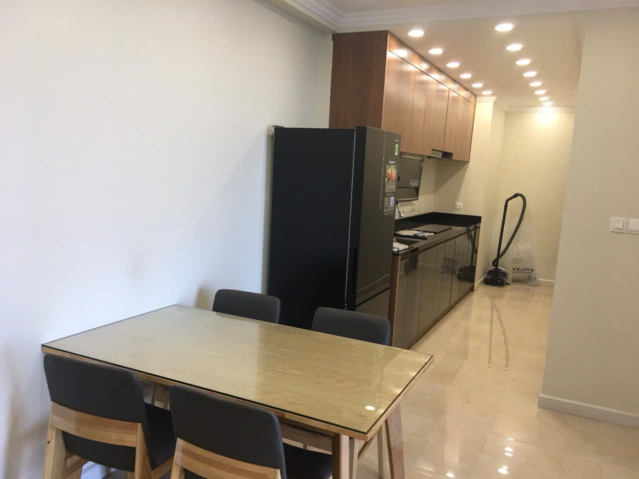 Bán căn hộ 2 ngủ Vinhomes D'Capitale, view trực diện hồ giá 9.9 tỷ 2