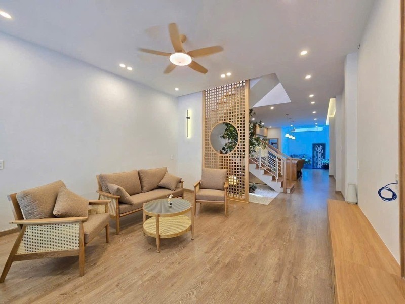 Bán nhà 3 tầng Nguyễn Đổng Chi, Hải Châu, 81m2, đường 5.5m, giá 8.9 tỷ 2