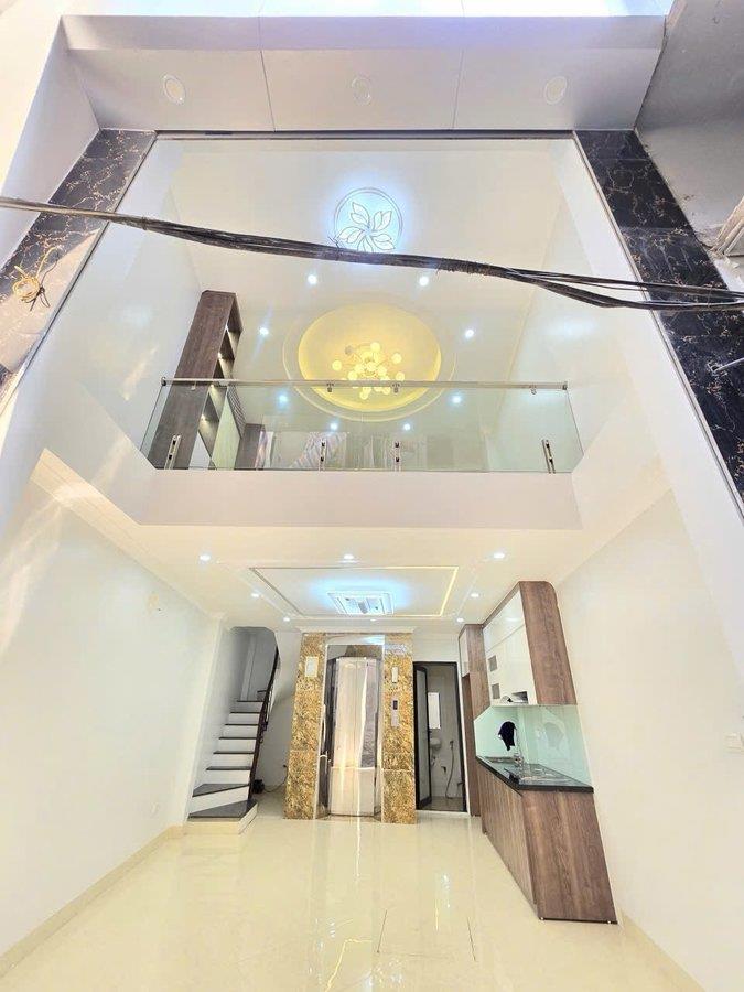 NHỈNH 9 TỶ TRUNG TÂM ĐỐNG ĐA, NHÀ MỚI 6 TẦNG THANG MÁY, THIẾT KẾ HIỆN ĐẠI, THANG MÁY NHẬP, CHỦ 2