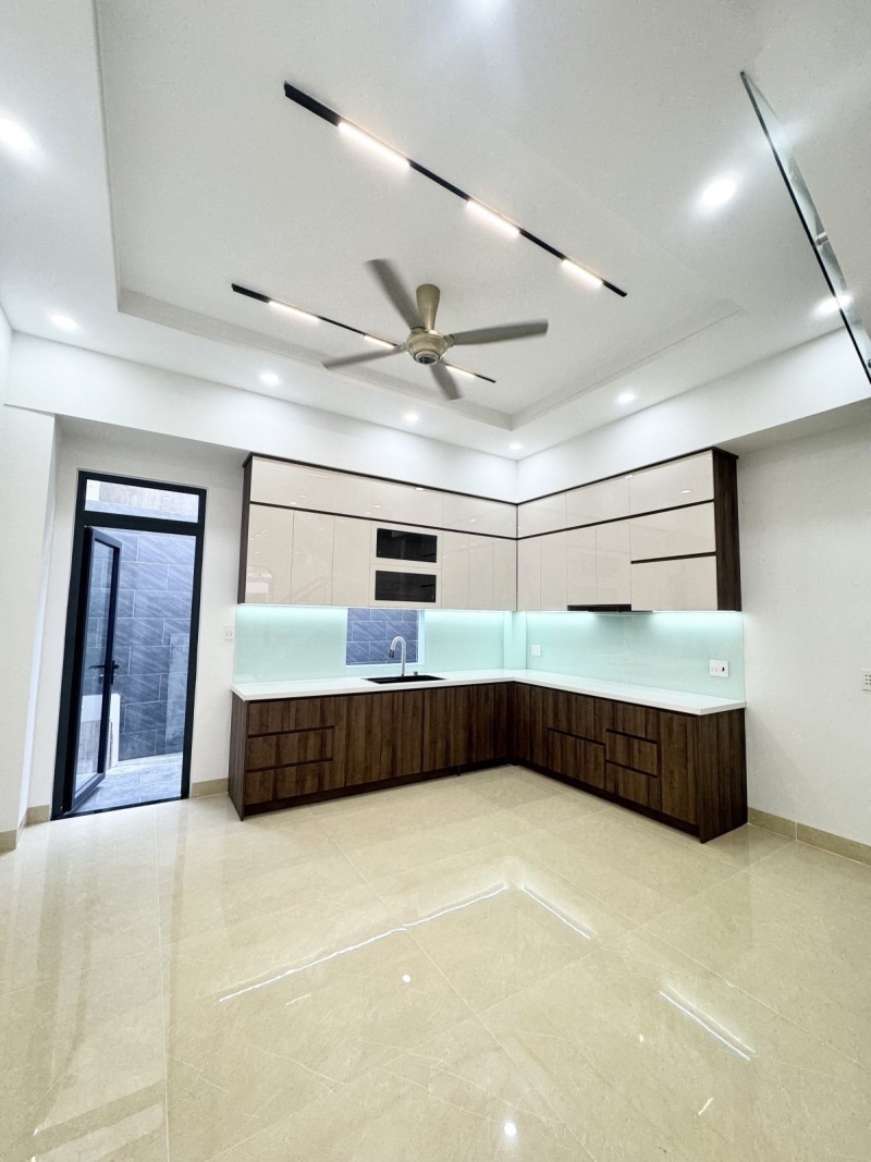Bán nhà 4 tầng đường 359,  Phước Long B, Q9, Thủ Đức, TP HCM. DT 84m2, SH. Giá  9.7 tỷ 2