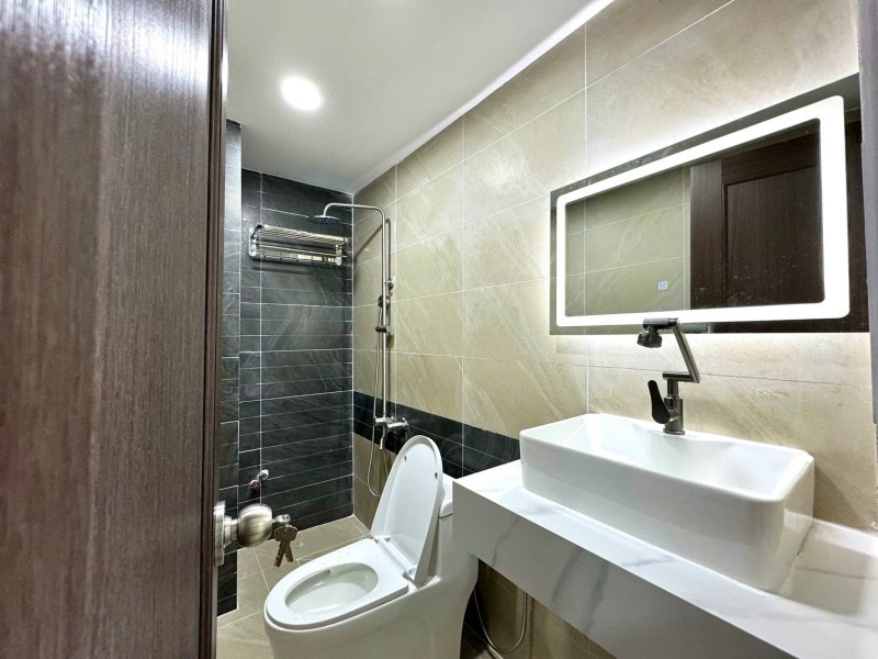 Bán nhà hẻm Phạm Văn Đồng, Thủ Đức, TP HCM. DT 74m2, 4 tầng. Giá 8.8 tỷ. 4