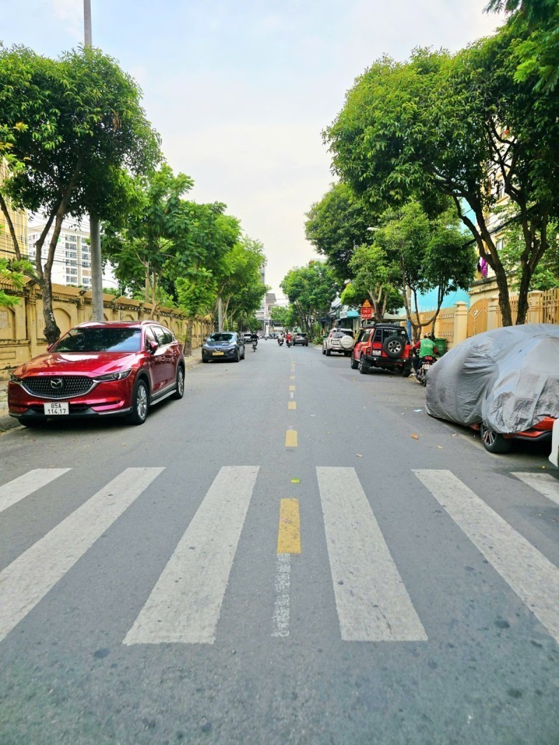 Bán nhà mặt phố đường số 5, Phước Bình, Q9, Thủ Đức, TP HCM. DT 102m2, cấp 4. Giá 9.4 tỷ 5