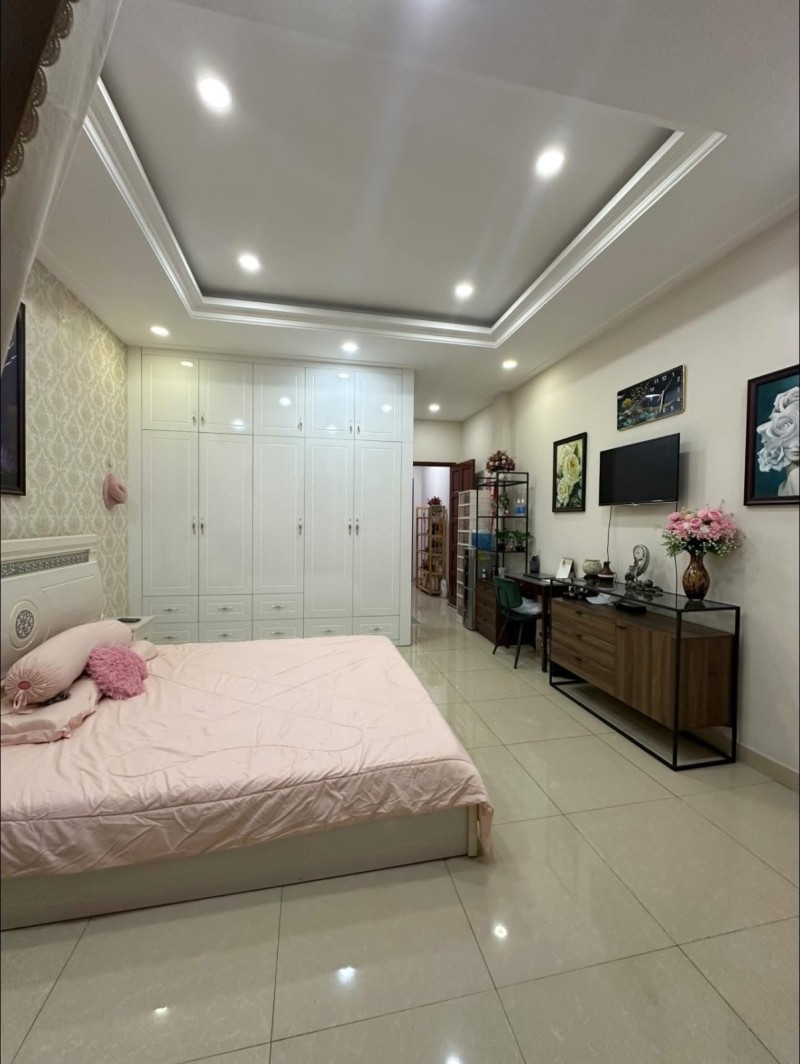 Bán nhà mặt phố đường số 19, Hiệp Bình Chánh, Thủ Đức, TP HCM. DT 54m2, 4 tầng. Giá - 8.4 tỷ 4