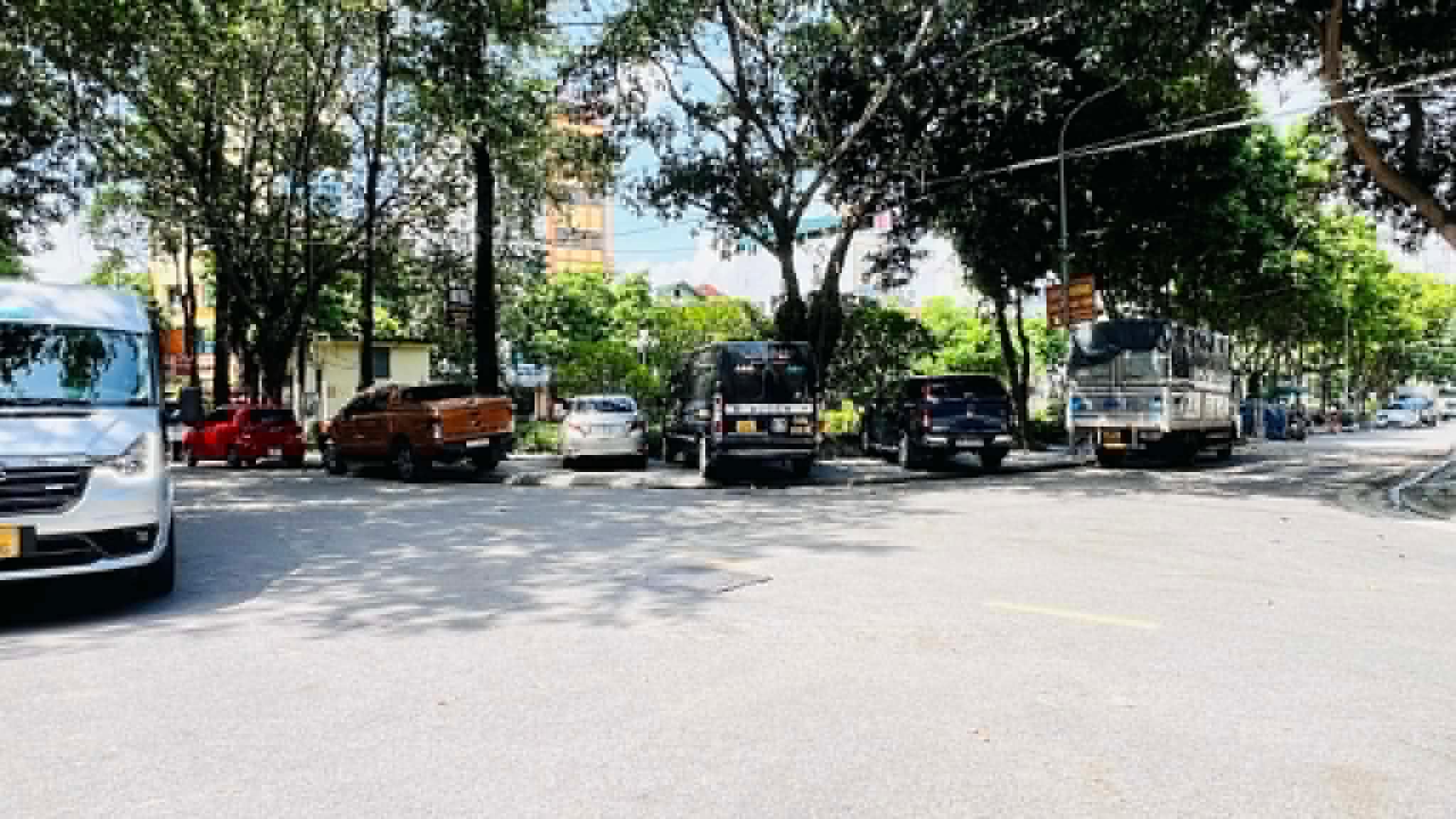 khách sạn Cổ Linh, dòng tiền ổn định 1.2tỷ/năm ,vỉa hè, ôtô dừng đỗ ngày đêm 2