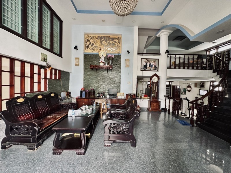 Bán Biệt thự đường số 6, Hiệp Bình Phước, Thủ Đức, TP HCM. DT 700m2, 4 tầng. Giá 16,999 tỷ. 2