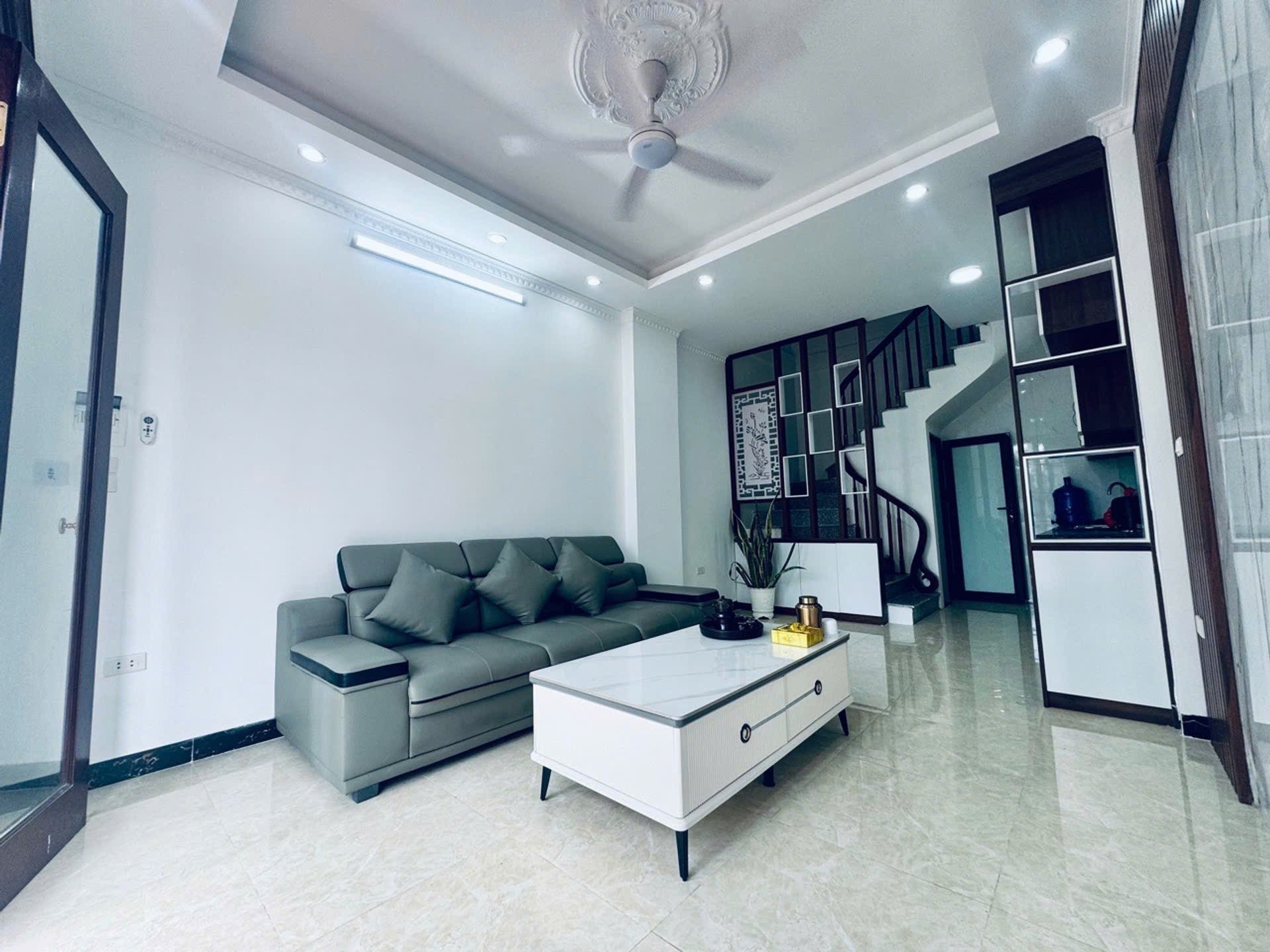 BÁN NHÀ THẠCH BÀN 5 TẦNG, Ô TÔ ĐỖ CỬA, TÀI CHÍNH HƠN 6 TỶ 2
