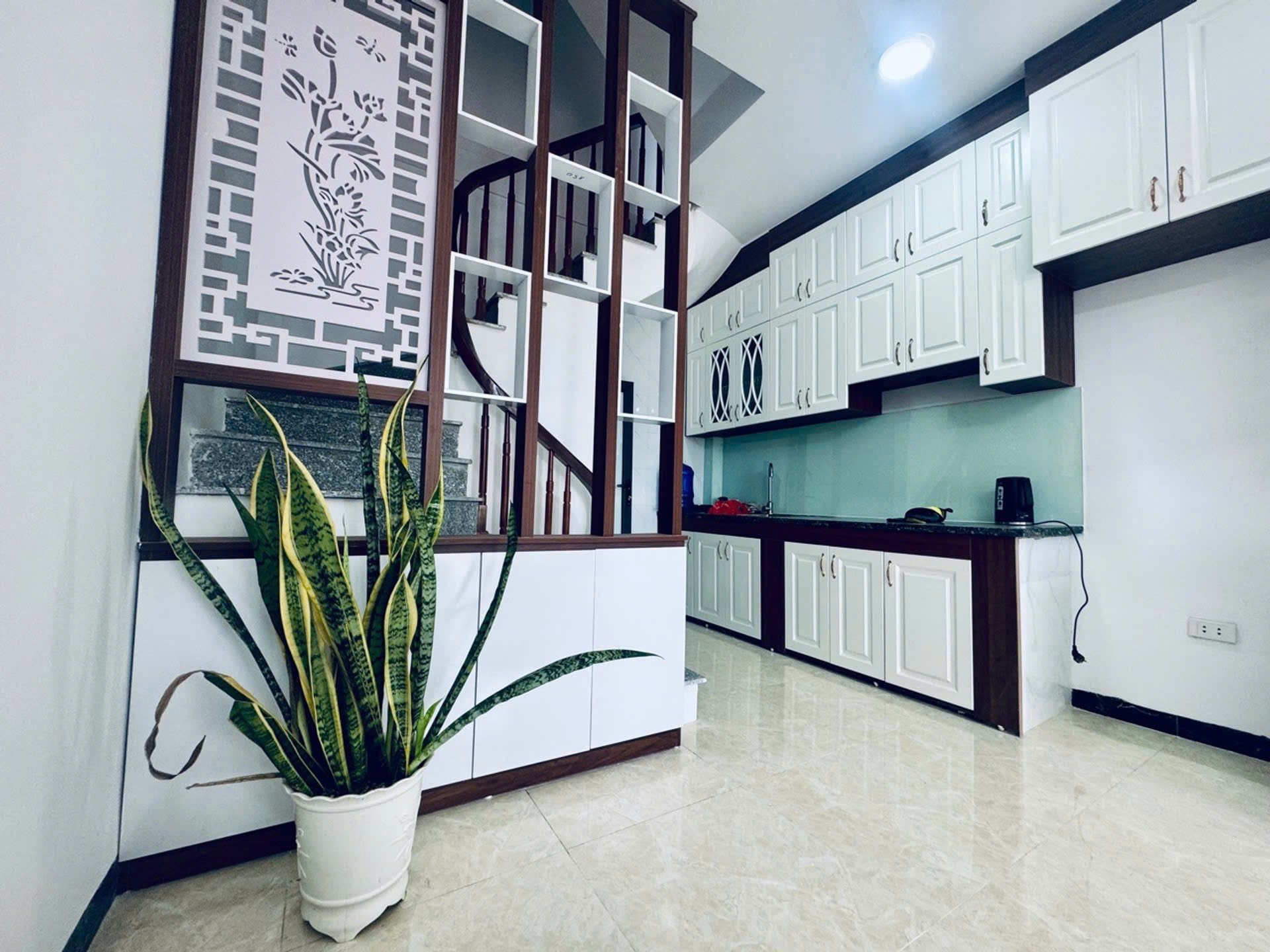 BÁN NHÀ THẠCH BÀN 5 TẦNG, Ô TÔ ĐỖ CỬA, TÀI CHÍNH HƠN 6 TỶ 3