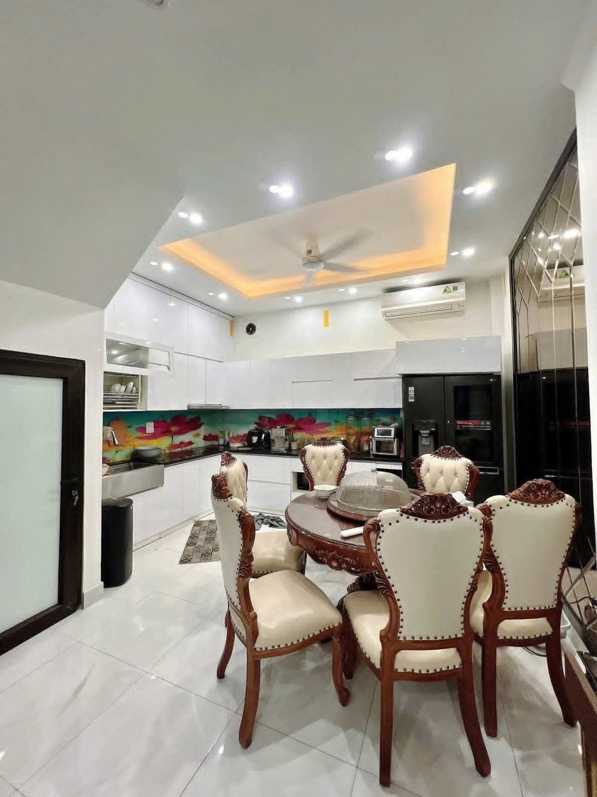Cần bán Nhà mặt tiền đường Yên Lạc, Phường Vĩnh Tuy, Diện tích 54m², Giá 15.5 Tỷ 2
