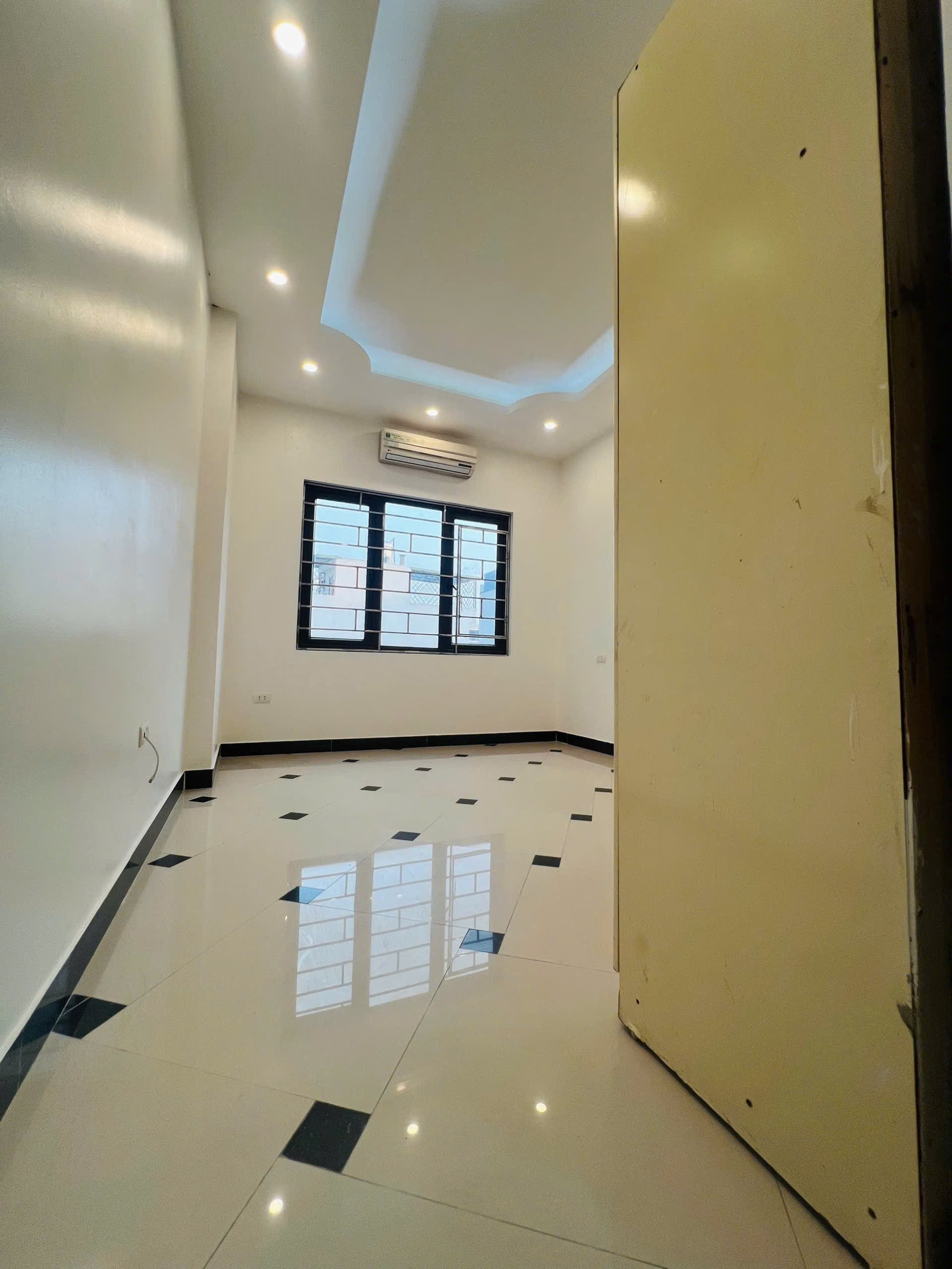 BÁN GẤP NHÀ 5 TẦNG PHÚC LỢI, FULL NỘI THẤT, NGÕ THÔNG, Ô TÔ ĐỖ CỬA- GIẢM CHÀO 200TR CÒN 5.95TR 2
