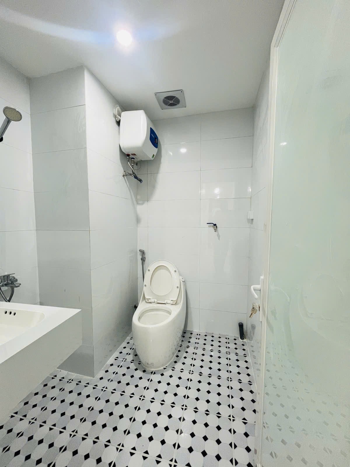 Cần bán Nhà mặt tiền đường Nguyễn Hiền, Phường Bách Khoa, Diện tích 90m², Giá 5.05 Tỷ 4