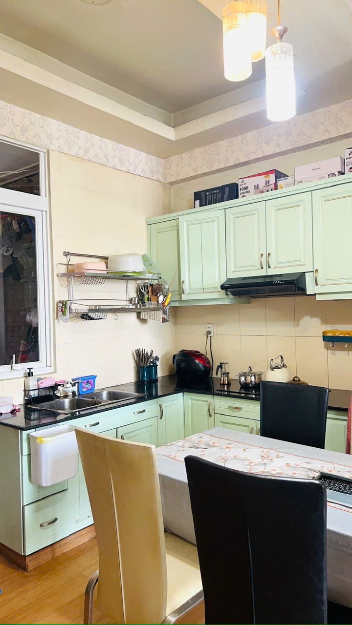 Cần Cho thuê căn Hộ Thuận Việt Quận 11, Dt : 77 m2, 2PN, 1WC, Giá : 12 tr/th 2