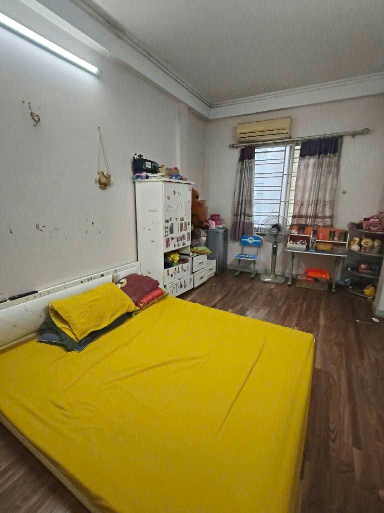 Cần bán Nhà mặt tiền đường 8/3, Phường Quỳnh Mai, Diện tích 50m², Giá 13.8 Tỷ 2