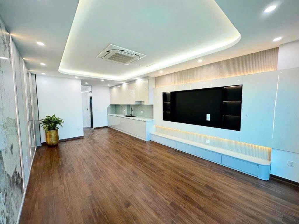BÁN GẤP NHÀ PHỐ ĐÀM QUANG TRUNG, LÔ GÓC 6 TẦNG THANG MÁYẦNG 2